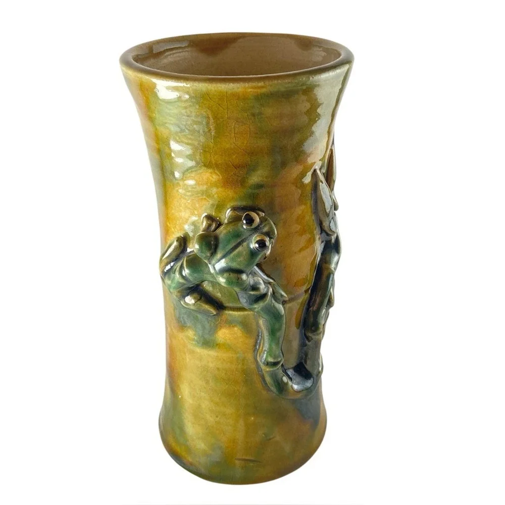 Vintage Majolica Style Frog Bamboo Vase Handcrafted Art Pottery 8¼″